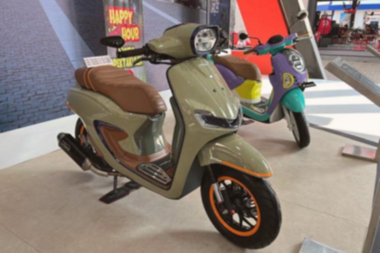 Honda Stylo 160: Skutik Stylish, Performa Tinggi, Harga Terbaik?