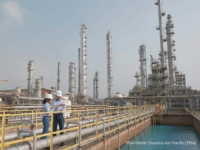 Lonjakan harga minyak hingga gangguan pasokan ancam kinerja emiten petrokimia