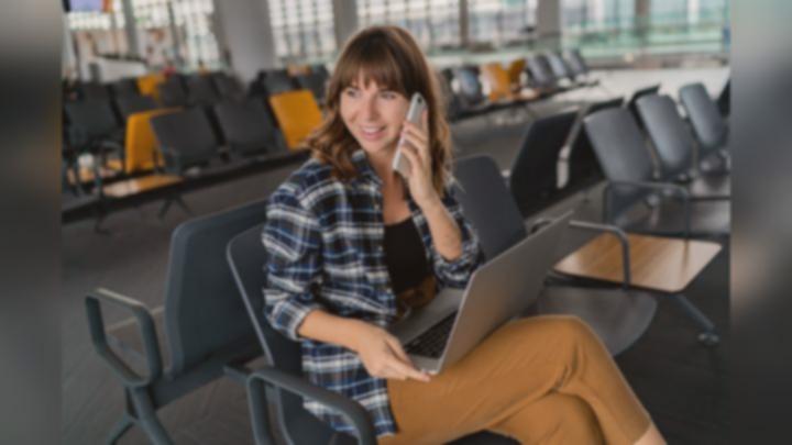 Juice Jacking di Bandara: Cara Aman Charge HP & Cegah Pencurian Data