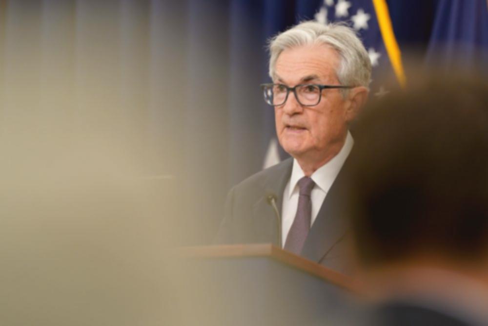 The Fed Tahan Suku Bunga: Alasan & Dampaknya Dibahas di Parlemen AS