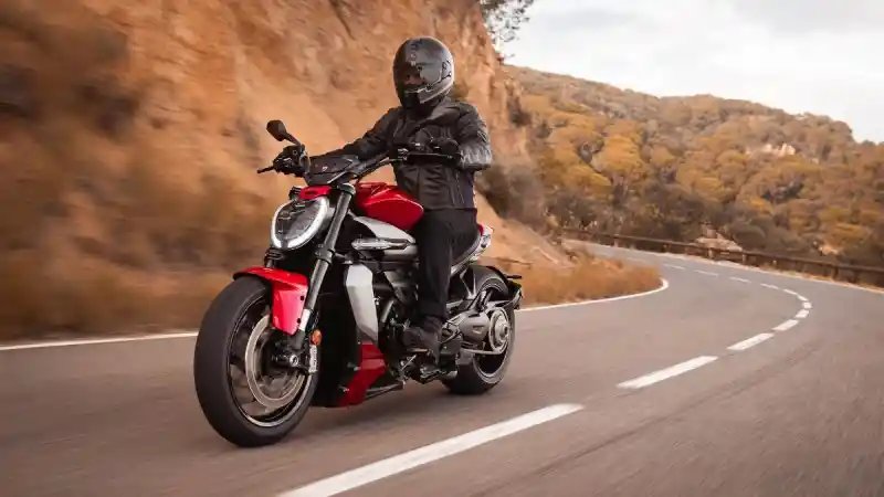 Ducati XDiavel V4: Canggih & Nyaman, Pengalaman Moge Impian!