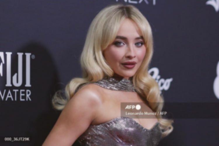 Sabrina Carpenter Larang HP di Konser? Fans Siap Demo!