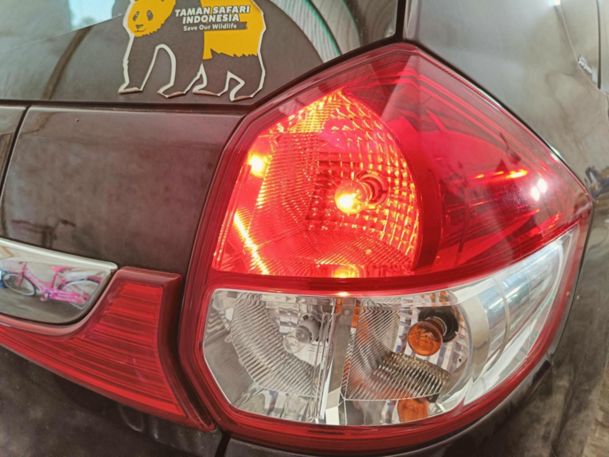 Lampu Rem Mobil Bekas Mati? Ini Cara Cek & Perbaikannya!