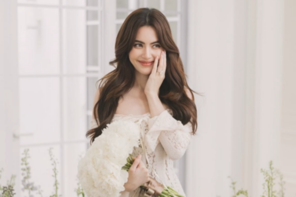 Davika Hoorne: 7 Fakta Keluarga & Alasan Orang Tua Bercerai