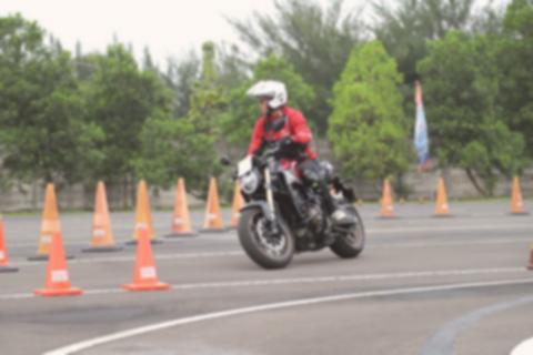 Honda CB650R: Rasakan Sensasi E-Clutch, Oper Gigi Tanpa Kopling!