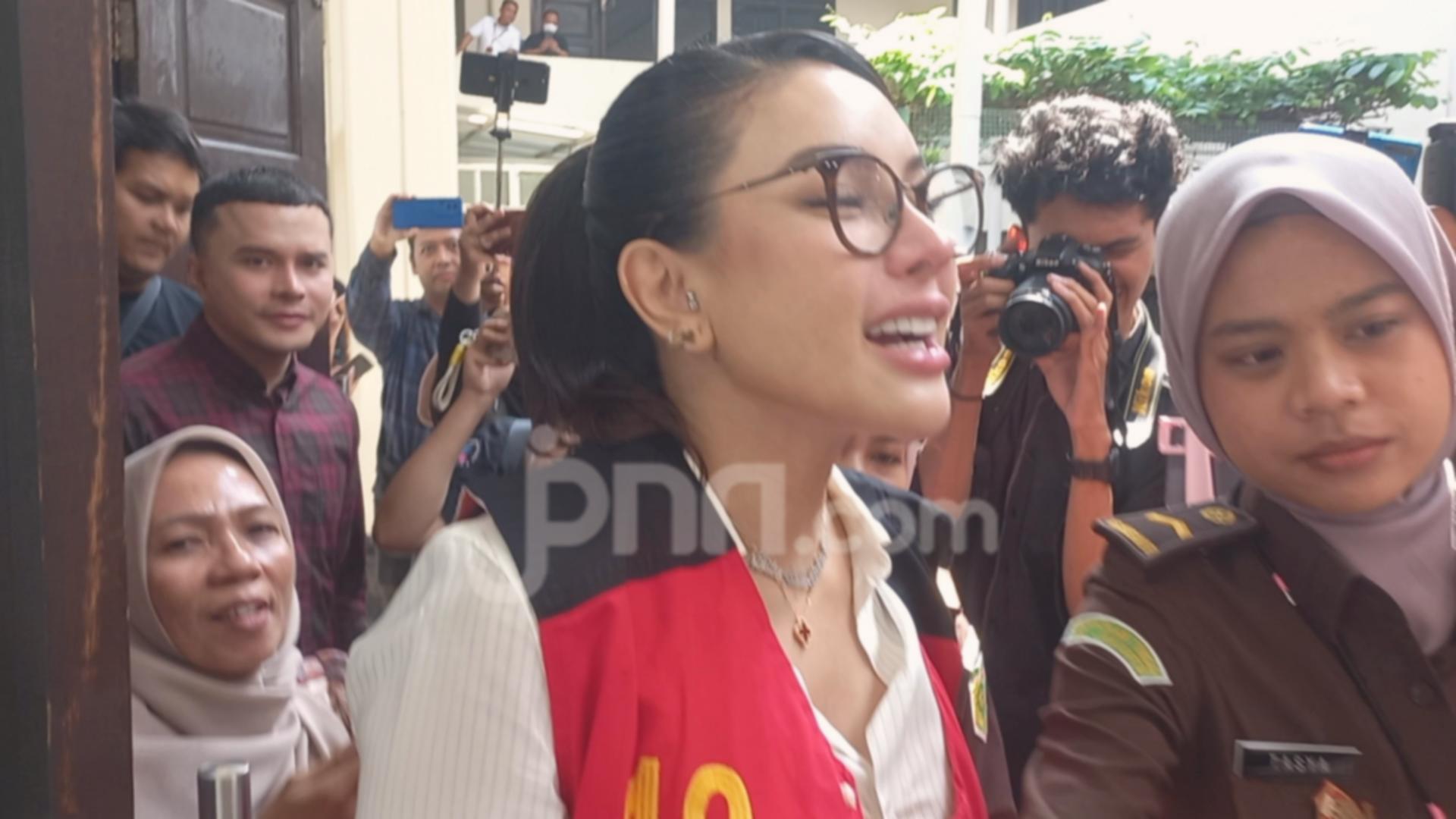 Nikita Mirzani Sentil Pedas Reza Gladys: Pesan Menohoknya Viral!