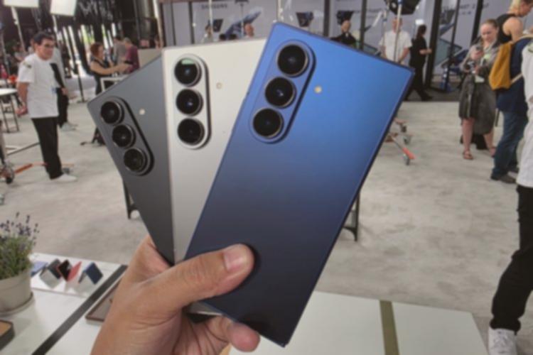 Samsung Z Fold 7: 500.000 Lipatan = 10 Tahun Awet?