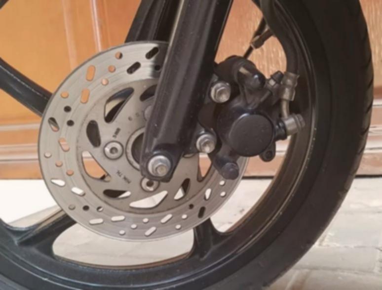 Cakram Lebar Motor Matic: Lebih Pakem? Kelebihan & Fakta Penting!