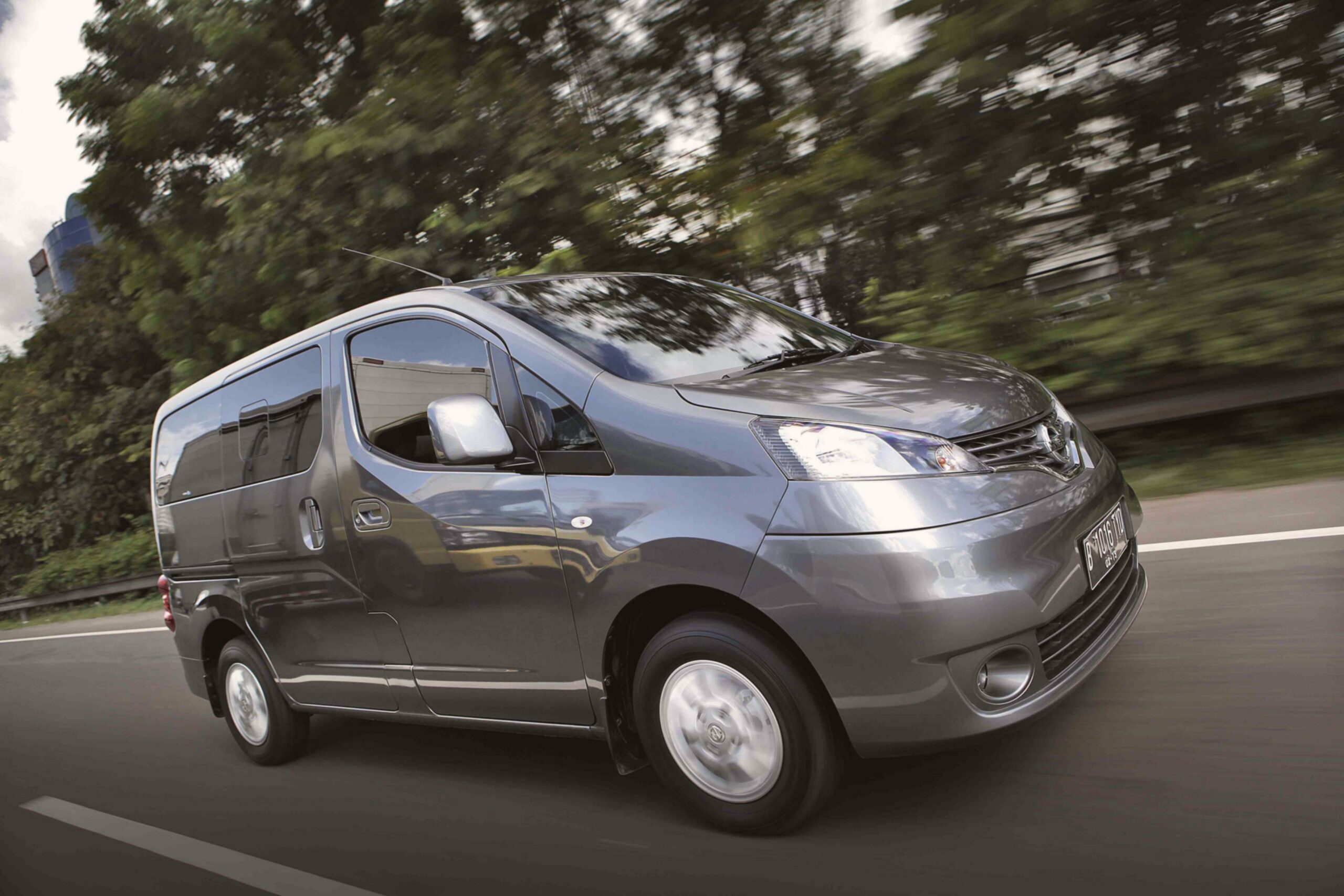 Nissan Evalia 2013 Bekas: Harga Anjlok, Kabin Lega, Keluarga Bahagia!