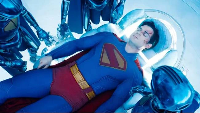 Superman Lemah? James Gunn Jawab Kritik Cuplikan Film Baru