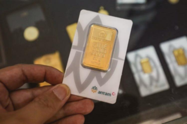 Harga Emas Antam Hari Ini: Turun Rp 7.000, Saatnya Beli?