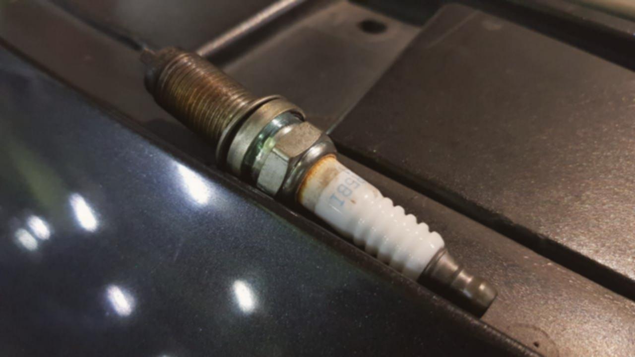 Warna Busi Mobil Bekas Karburator: Arti & Cara Membacanya