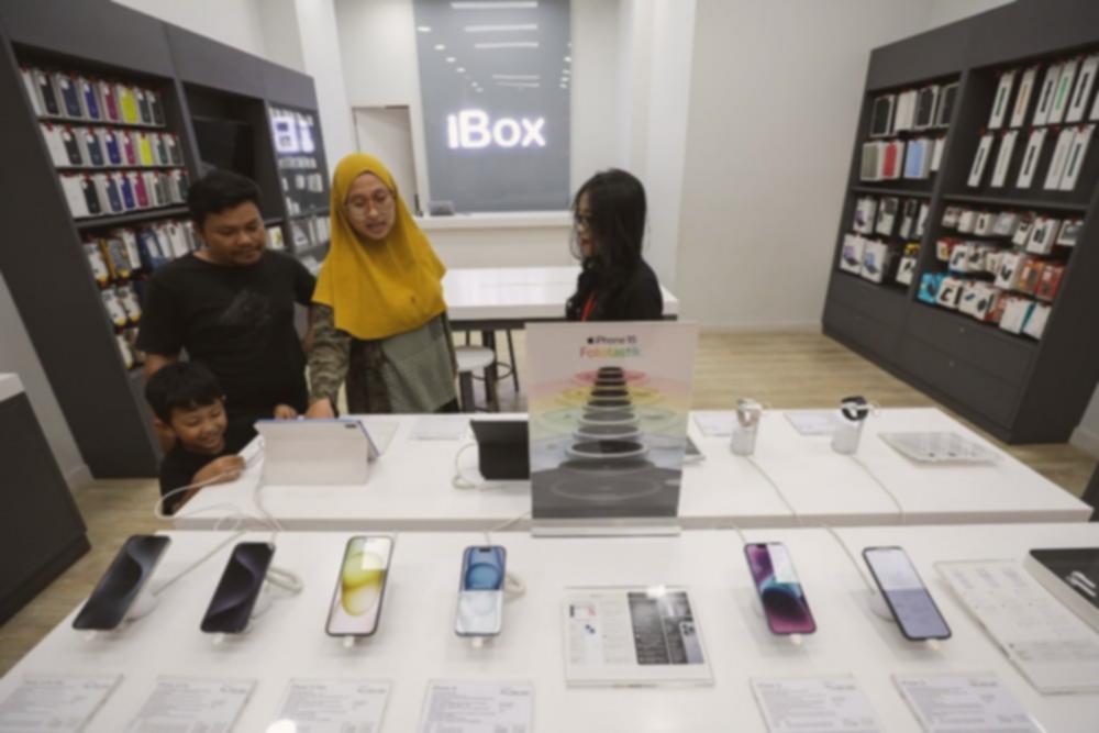 Harga iPhone Juli 2025: iPhone 12-16 Terbaru, iPhone 15 Turun Drastis!