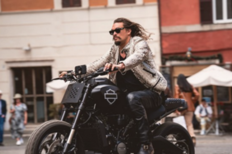 Jason Momoa Ngamuk! Pimpin Circle Pit di Konser Terakhir Black Sabbath