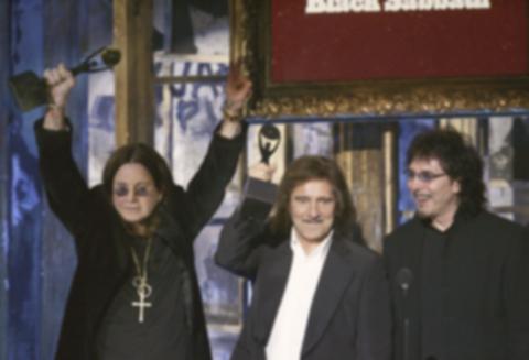 Ozzy Osbourne Meninggal? Black Sabbath Berduka: Fakta Sebenarnya!