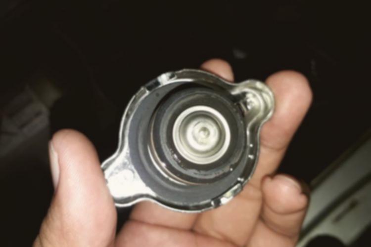 Tutup Radiator Mobil Bekas Rusak? Ini 7 Ciri Wajib Tahu!