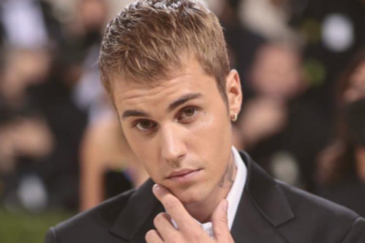 Justin Bieber Rilis Album “Swag” Hari Ini! Beliebers Siap?