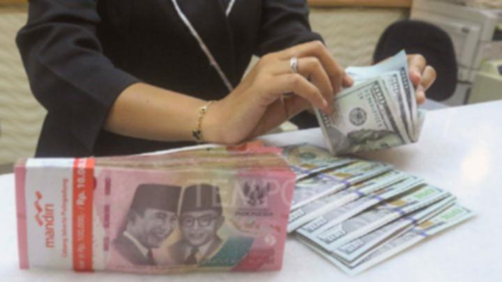 Rupiah Anjlok Akibat Demo Rusuh? Prediksi Sentuh Rp 16.650!