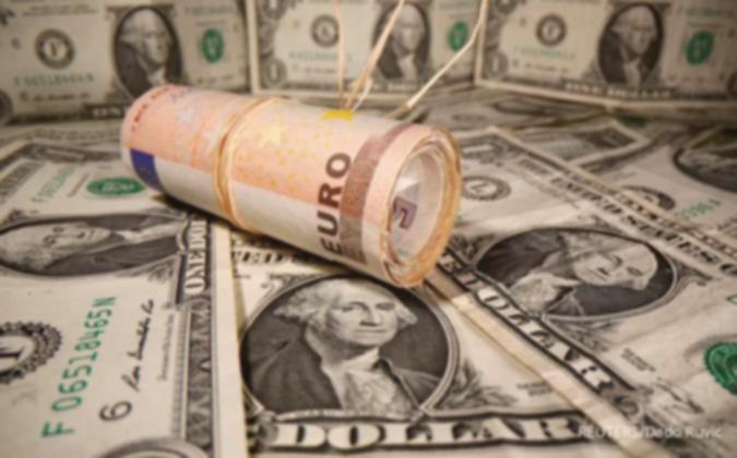 Dolar AS Terjun Bebas! Sinyal Penurunan Suku Bunga The Fed Memicu Reaksi