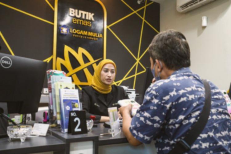 Harga Emas Antam Hari Ini 15 Agustus 2024: Turun Drastis!
