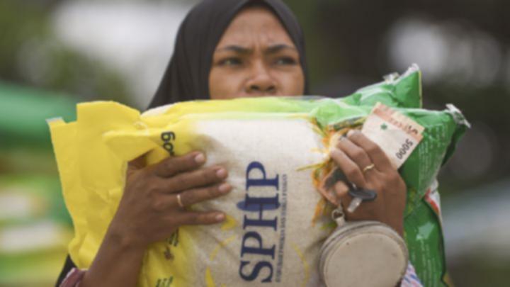 Bulog Tekan Inflasi Beras: Strategi Stabilisasi Harga & Pasokan