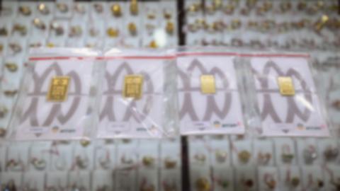 Emas Antam Anjlok! Harga Hari Ini Turun Rp 57.000, Saatnya Beli?