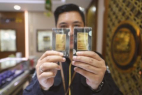 Harga Emas Antam & Galeri24 Kompak Turun! Saatnya Beli?