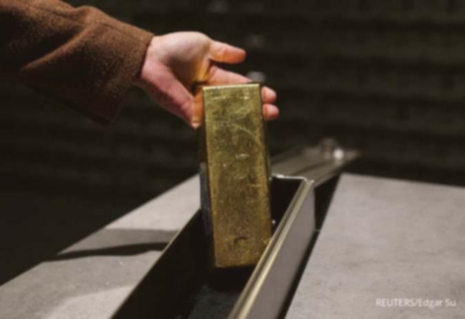 Harga emas dekati rekor, platinum melonjak dipicu inflasi AS