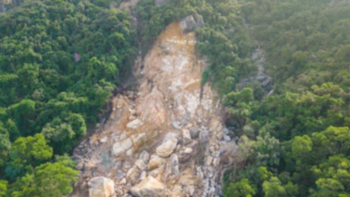 3 perjalanan kereta terganggu longsor di Purwakarta-Ciganea