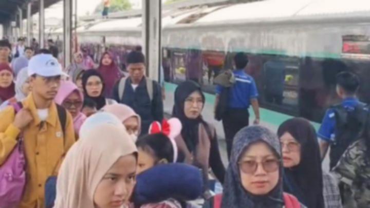 KAI Cirebon catat lonjakan penumpang jelang tahun baru