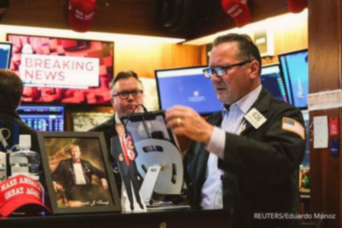 Wall Street menguat di awal pekan, saham teknologi rebound jelang libur Natal