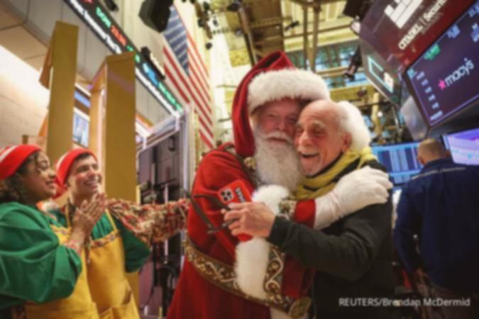 Wall Street bergerak datar pada perdagangan singkat jelang Natal