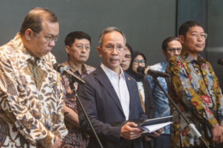 Breaking news! Bos OJK Mahendra Siregar hingga pengawas pasar modal kompak mundur usai IHSG trading halt 2 hari