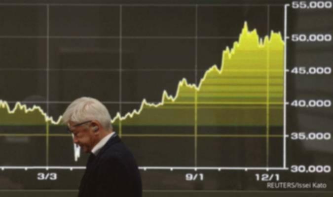 Bursa Asia kompak menguat di pagi ini (12/1), ditopang penguatan Wall Street