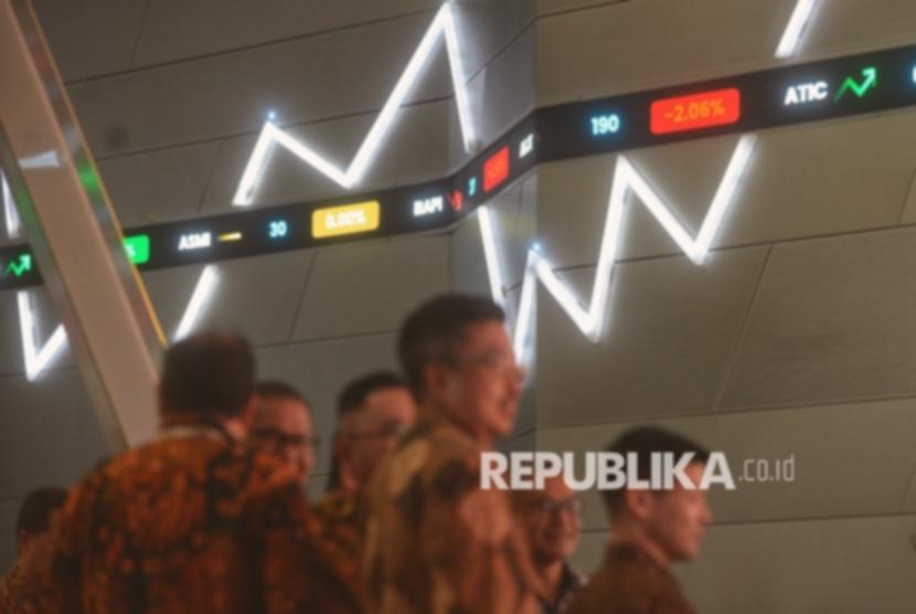 Sempat tembus 9.000, IHSG ditutup melemah