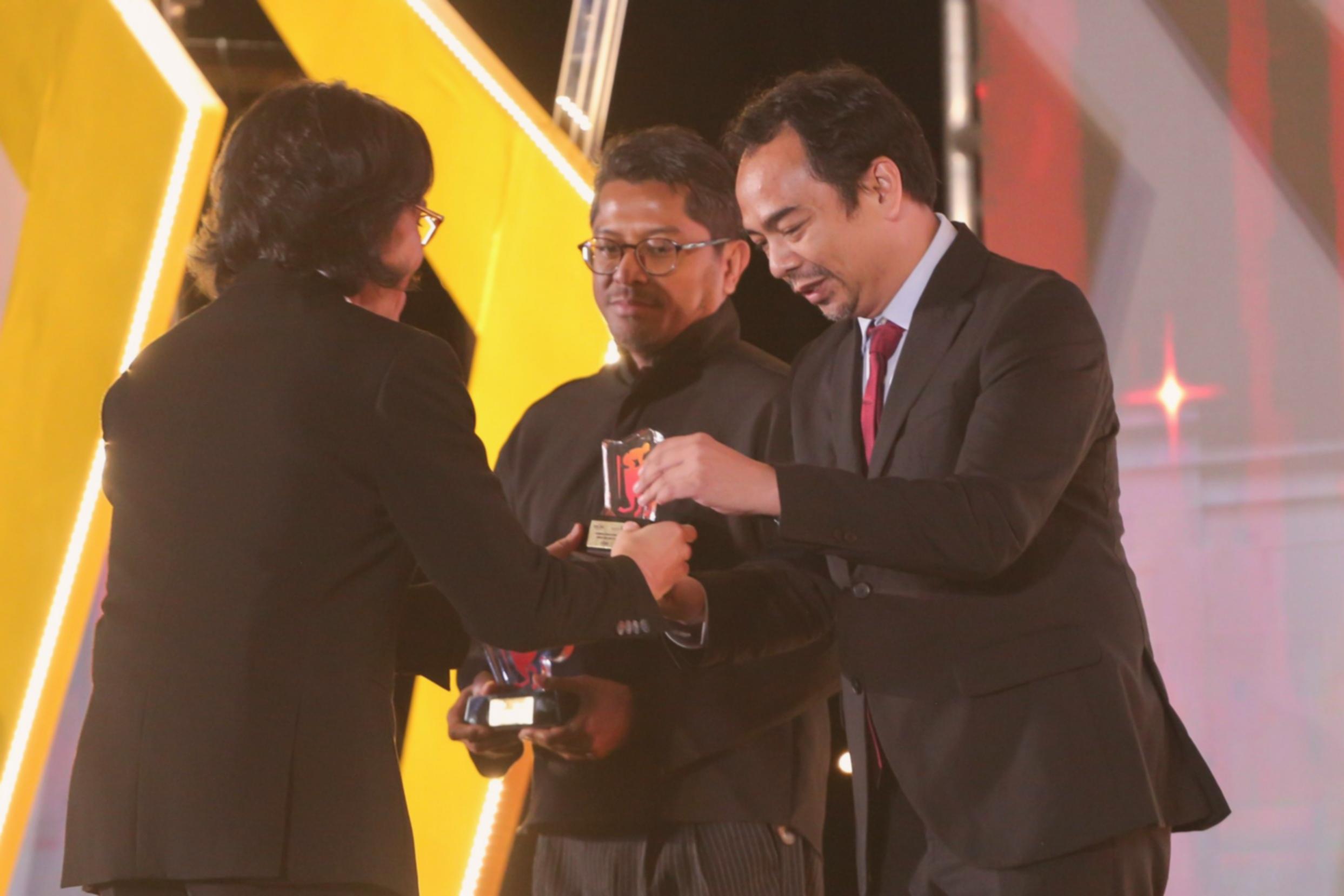 Katadata terima penghargaan Indonesia Rising Stars 2026