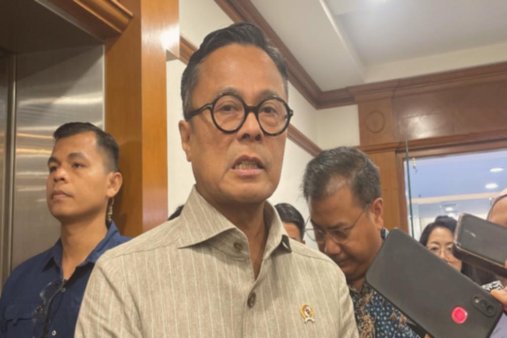 Dony Oskaria sebut Danantara siapkan IPO BUMN mulai 2027